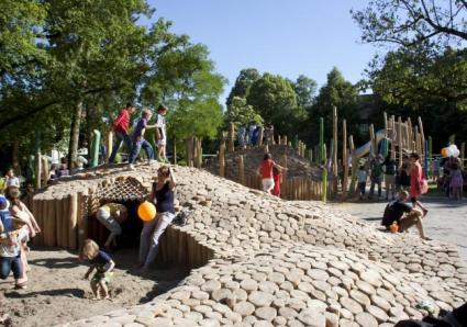 Buntes Treiben auf der Wettsteinanlage