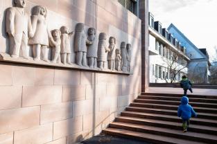 Eingang zum Gemeindehaus